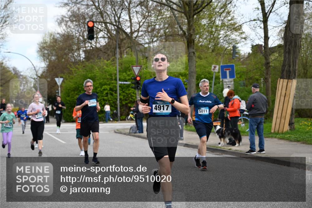 12.04.2026 - 45. Internationalen Wilhelmsburger Insellauf J. Mangold http://msf.ph/oto/9510020 12.04.2026 12:59:16 Ziel 3017, 5111, 5124, 5644, 5718, 2082, 4741, 5191, 4287, 5219, 2068, 3246, 4035, 5244, 4128, 4565, 5079, 4395, 4187, 5067, 2069, 4761, 5179, 3192, 5635, 4917, 4171, 4170, 5011, 4781, 4872, 4581, 5338, 5339, 2006, 4096, 5081, 4623, 4620, 3999, 5183, 5863, 5550, 5074, 5467 meine-sportfotos.de