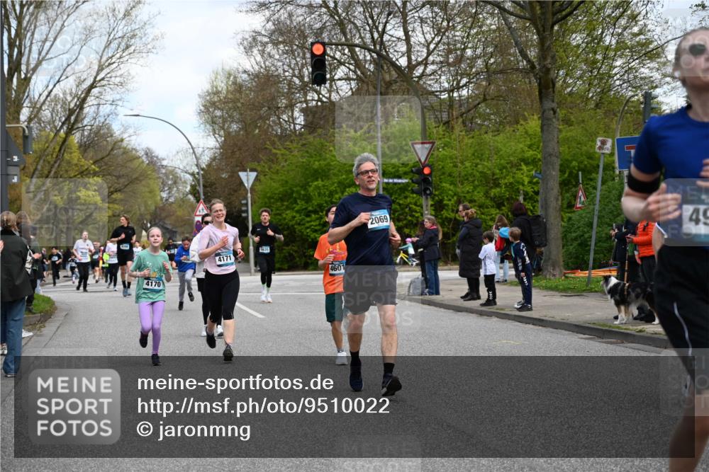 12.04.2026 - 45. Internationalen Wilhelmsburger Insellauf J. Mangold http://msf.ph/oto/9510022 12.04.2026 12:59:16 Ziel 3017, 5111, 5124, 5644, 5718, 2082, 4741, 5191, 4287, 5219, 2068, 3246, 4035, 5244, 4128, 4565, 5079, 4395, 4187, 5067, 2069, 4761, 5179, 3192, 5635, 4917, 4171, 4170, 5011, 4781, 4872, 4581, 5338, 5339, 2006, 4096, 5081, 4623, 4620, 3999, 5183, 5863, 5550, 5074, 5467 meine-sportfotos.de