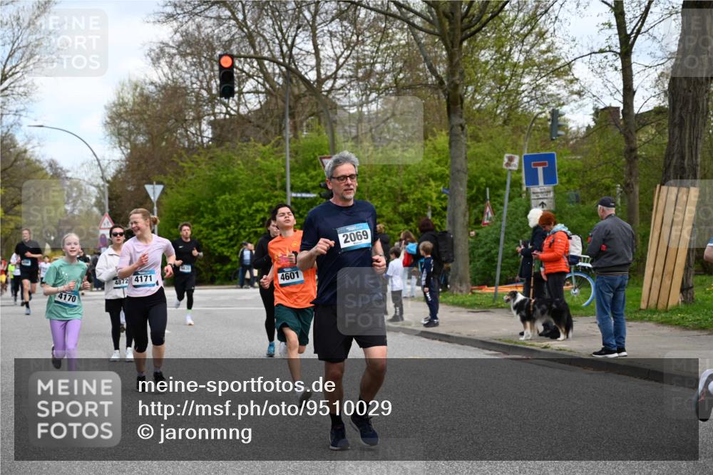 12.04.2026 - 45. Internationalen Wilhelmsburger Insellauf J. Mangold http://msf.ph/oto/9510029 12.04.2026 12:59:17 Ziel 3017, 5111, 5124, 5644, 5718, 2082, 4741, 5191, 4287, 5219, 2068, 3246, 4035, 5244, 4128, 4565, 5079, 4395, 4187, 5067, 2069, 4761, 5179, 3192, 5635, 4917, 4171, 4170, 5011, 4781, 4872, 4581, 5338, 5339, 2006, 4096, 5081, 4623, 4623, 4620, 3999, 5183, 5863, 5550, 5074, 5467, 3972 meine-sportfotos.de