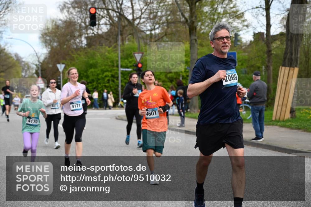 12.04.2026 - 45. Internationalen Wilhelmsburger Insellauf J. Mangold http://msf.ph/oto/9510032 12.04.2026 12:59:18 Ziel 5111, 5124, 5644, 5718, 2082, 4741, 5191, 4287, 5219, 2068, 3246, 4035, 5244, 4128, 4565, 5079, 4395, 4187, 5067, 2069, 4761, 5179, 3192, 5635, 4917, 4171, 4170, 5011, 5011, 4781, 4872, 4581, 5338, 5339, 2006, 4096, 5081, 4623, 4620, 4620, 3999, 5183, 5863, 5550, 5074, 5467, 3972, 2984 meine-sportfotos.de