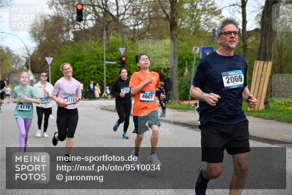 12.04.2026 - 45. Internationalen Wilhelmsburger Insellauf J. Mangold http://msf.ph/oto/9510034 12.04.2026 12:59:18 Ziel 5111, 5124, 5644, 5718, 2082, 4741, 5191, 4287, 5219, 2068, 3246, 4035, 5244, 4128, 4565, 5079, 4395, 4187, 5067, 2069, 4761, 5179, 3192, 5635, 4917, 4171, 4170, 5011, 5011, 4781, 4872, 4581, 5338, 5339, 2006, 4096, 5081, 4623, 4620, 4620, 3999, 5183, 5863, 5550, 5074, 5467, 3972, 2984 meine-sportfotos.de