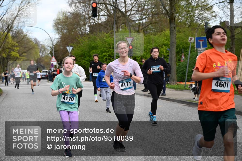 12.04.2026 - 45. Internationalen Wilhelmsburger Insellauf J. Mangold http://msf.ph/oto/9510039 12.04.2026 12:59:19 Ziel 5718, 2082, 4741, 5191, 4287, 5219, 2068, 3246, 4035, 5244, 4128, 4565, 5079, 4395, 4187, 5067, 2069, 4761, 5179, 3192, 5635, 4917, 4171, 4170, 5011, 4781, 4872, 4581, 5338, 5339, 2006, 4096, 5081, 4623, 4620, 3999, 5183, 5863, 5550, 5074, 5467, 3972, 2984 meine-sportfotos.de