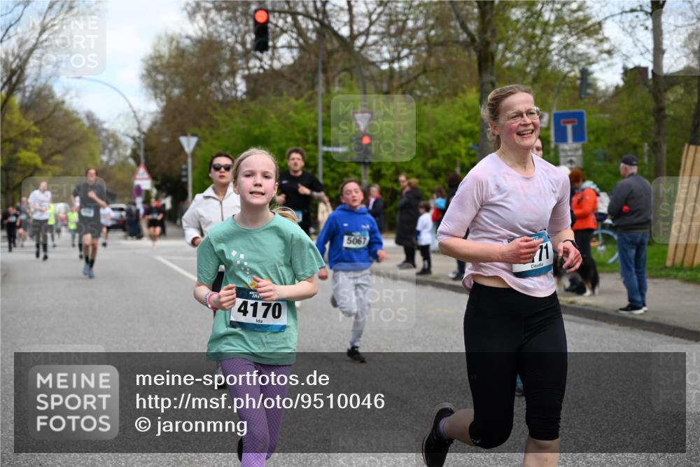 12.04.2026 - 45. Internationalen Wilhelmsburger Insellauf J. Mangold http://msf.ph/oto/9510046 12.04.2026 12:59:19 Ziel 5718, 2082, 4741, 5191, 4287, 5219, 2068, 3246, 4035, 5244, 4128, 4565, 5079, 4395, 4187, 5067, 2069, 4761, 5179, 3192, 5635, 4917, 4171, 4170, 5011, 4781, 4872, 4581, 5338, 5339, 2006, 4096, 5081, 4623, 4620, 3999, 5183, 5863, 5550, 5074, 5467, 3972, 2984 meine-sportfotos.de