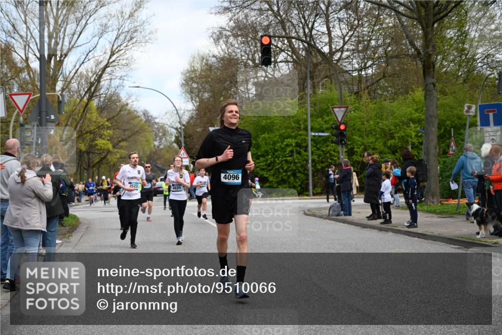 12.04.2026 - 45. Internationalen Wilhelmsburger Insellauf J. Mangold http://msf.ph/oto/9510066 12.04.2026 12:59:24 Ziel 5244, 4128, 4565, 5079, 4395, 4187, 5067, 2069, 4761, 5179, 3192, 5635, 4917, 4171, 4170, 5011, 4781, 4872, 4581, 5338, 5339, 2006, 4096, 5081, 4623, 4620, 3999, 5183, 5863, 5863, 5550, 5074, 5467, 3972, 2984, 2063, 2735, 5657, 4782, 2117 meine-sportfotos.de