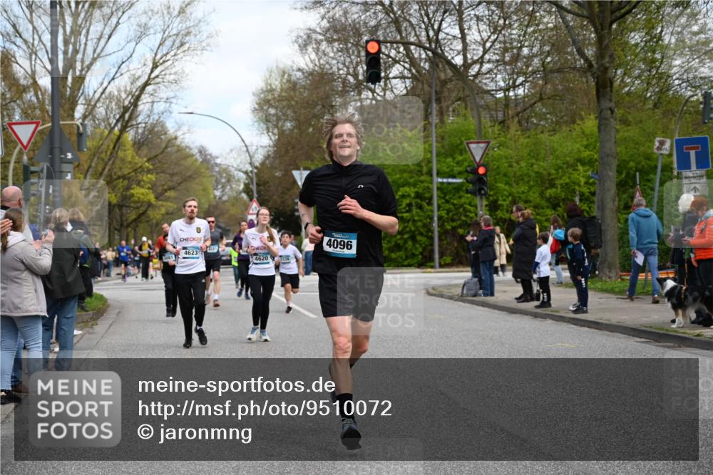 12.04.2026 - 45. Internationalen Wilhelmsburger Insellauf J. Mangold http://msf.ph/oto/9510072 12.04.2026 12:59:24 Ziel 5244, 4128, 4565, 5079, 4395, 4187, 5067, 2069, 4761, 5179, 3192, 5635, 4917, 4171, 4170, 5011, 4781, 4872, 4581, 5338, 5339, 2006, 4096, 5081, 4623, 4620, 3999, 5183, 5863, 5863, 5550, 5074, 5467, 3972, 2984, 2063, 2735, 5657, 4782, 2117 meine-sportfotos.de