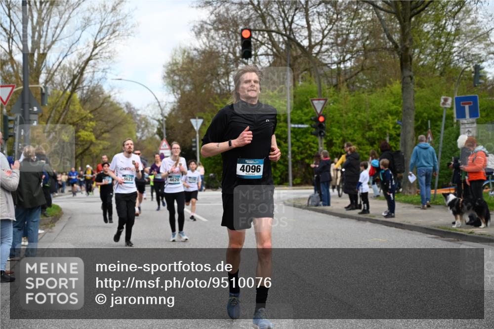 12.04.2026 - 45. Internationalen Wilhelmsburger Insellauf J. Mangold http://msf.ph/oto/9510076 12.04.2026 12:59:25 Ziel 5244, 4128, 4565, 5079, 4395, 4187, 5067, 2069, 4761, 5179, 3192, 5635, 4917, 4171, 4170, 5011, 4781, 4872, 4581, 5338, 5339, 5339, 2006, 4096, 5081, 4623, 4620, 3999, 5183, 5863, 5550, 5550, 5074, 5467, 3972, 2984, 2063, 2735, 5657, 4782, 2117 meine-sportfotos.de