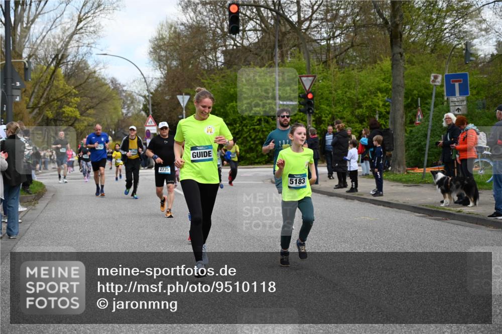 12.04.2026 - 45. Internationalen Wilhelmsburger Insellauf J. Mangold http://msf.ph/oto/9510118 12.04.2026 12:59:36 Ziel 2069, 4761, 5179, 3192, 5635, 4917, 4171, 4170, 5011, 4781, 4872, 4581, 5338, 5339, 2006, 4096, 5081, 4623, 4620, 3999, 5183, 5863, 5863, 5550, 5074, 5467, 3972, 2984, 2063, 2735, 5657, 4782, 2117, 2683, 4983, 3403, 4530, 5107, 5120, 2291, 5104, 5670, 5145, 5669, 3212, 3167, 3318, 3314, 3165, 4698 meine-sportfotos.de