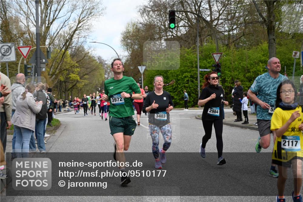 12.04.2026 - 45. Internationalen Wilhelmsburger Insellauf J. Mangold http://msf.ph/oto/9510177 12.04.2026 12:59:45 Ziel 4781, 4872, 4581, 5338, 5339, 2006, 4096, 5081, 4623, 4620, 3999, 5183, 5863, 5550, 5074, 5467, 3972, 2984, 2063, 2735, 2735, 5657, 4782, 2117, 2683, 4983, 3403, 4530, 5107, 5120, 2291, 5104, 5670, 5145, 5669, 3212, 3167, 3318, 3314, 3165, 4698, 4962, 5798, 4074, 5828, 5610, 5083 meine-sportfotos.de
