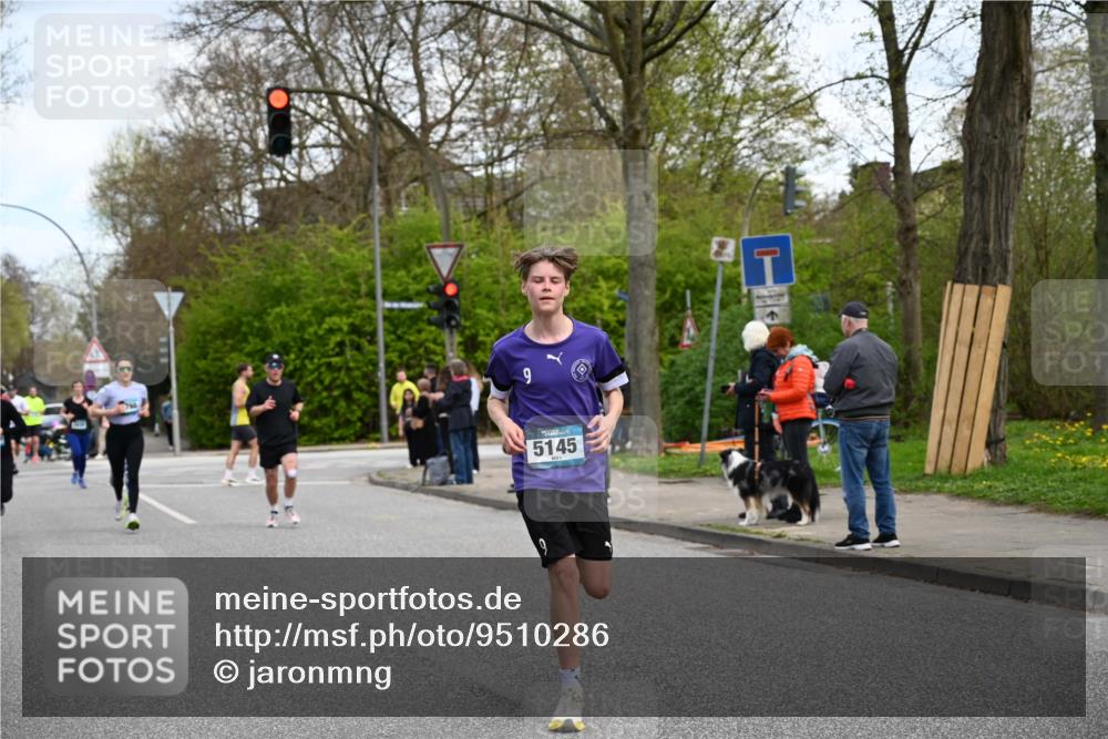 12.04.2026 - 45. Internationalen Wilhelmsburger Insellauf J. Mangold http://msf.ph/oto/9510286 12.04.2026 13:00:03 Ziel 5074, 5467, 3972, 2984, 2063, 2735, 5657, 4782, 2117, 2683, 4983, 3403, 4530, 5107, 5120, 2291, 5104, 5670, 5145, 5669, 3212, 3167, 3318, 3314, 3165, 4698, 4962, 5798, 4074, 5828, 5610, 5083, 4410, 3378, 5012, 2303, 4997, 4397, 5854 meine-sportfotos.de