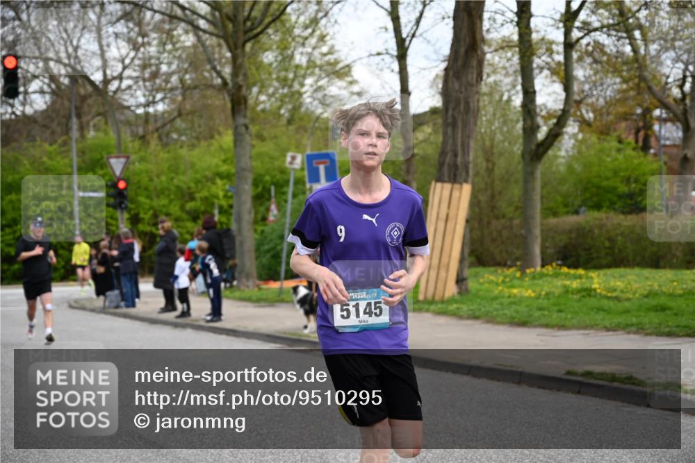 12.04.2026 - 45. Internationalen Wilhelmsburger Insellauf J. Mangold http://msf.ph/oto/9510295 12.04.2026 13:00:04 Ziel 5467, 3972, 2984, 2063, 2735, 5657, 4782, 2117, 2683, 4983, 3403, 4530, 5107, 5120, 2291, 5104, 5670, 5145, 5669, 3212, 3167, 3318, 3314, 3165, 4698, 4962, 5798, 4074, 5828, 5610, 5083, 4410, 3378, 3378, 5012, 2303, 4997, 4397, 5854 meine-sportfotos.de