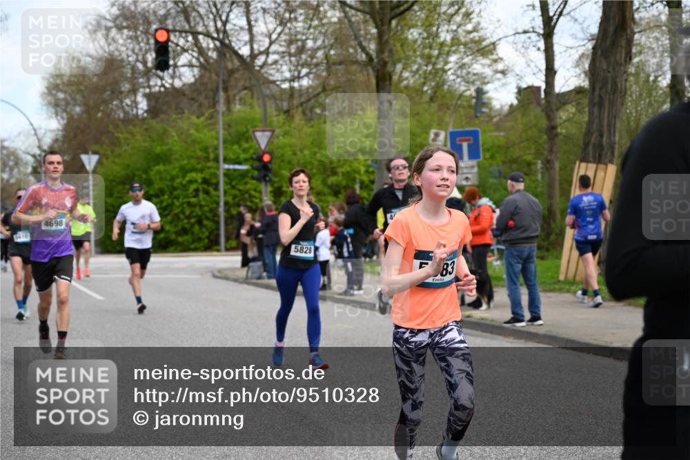 12.04.2026 - 45. Internationalen Wilhelmsburger Insellauf J. Mangold http://msf.ph/oto/9510328 12.04.2026 13:00:10 Ziel 2735, 5657, 4782, 2117, 2683, 4983, 3403, 4530, 5107, 5120, 2291, 5104, 5670, 5145, 5669, 3212, 3167, 3318, 3314, 3165, 4698, 4962, 5798, 4074, 5828, 5610, 5083, 4410, 4410, 3378, 5012, 2303, 4997, 4397, 5854, 5737, 5412, 4826, 3136, 4098 meine-sportfotos.de