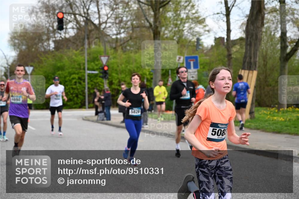 12.04.2026 - 45. Internationalen Wilhelmsburger Insellauf J. Mangold http://msf.ph/oto/9510331 12.04.2026 13:00:10 Ziel 2735, 5657, 4782, 2117, 2683, 4983, 3403, 4530, 5107, 5120, 2291, 5104, 5670, 5145, 5669, 3212, 3167, 3318, 3314, 3165, 4698, 4962, 5798, 4074, 5828, 5610, 5083, 4410, 4410, 3378, 5012, 2303, 4997, 4397, 5854, 5737, 5412, 4826, 3136, 4098 meine-sportfotos.de