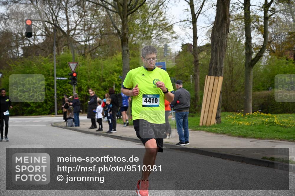 12.04.2026 - 45. Internationalen Wilhelmsburger Insellauf J. Mangold http://msf.ph/oto/9510381 12.04.2026 13:00:16 Ziel 4983, 3403, 4530, 5107, 5120, 2291, 5104, 5670, 5145, 5669, 3212, 3167, 3318, 3314, 3165, 4698, 4962, 5798, 4074, 5828, 5610, 5083, 4410, 3378, 3378, 5012, 2303, 4997, 4397, 5854, 5737, 5412, 4826, 3136, 4098, 4468, 2964, 5311, 4707 meine-sportfotos.de