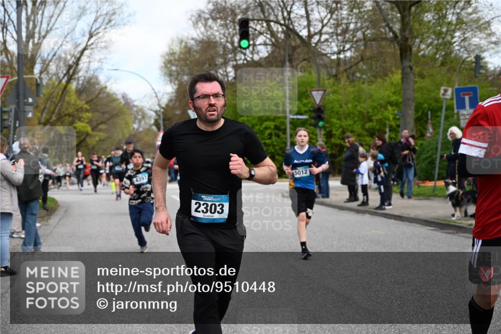 12.04.2026 - 45. Internationalen Wilhelmsburger Insellauf J. Mangold http://msf.ph/oto/9510448 12.04.2026 13:00:31 Ziel 5610, 5083, 4410, 3378, 5012, 2303, 4997, 4397, 5854, 5737, 5412, 4826, 3136, 4098, 4468, 2964, 5311, 4707, 4696, 5777, 3166, 4702, 3166, 4702, 4407, 4827, 4622, 5799, 4537, 4538, 4830, 4354, 4772, 4355, 5106, 4332 meine-sportfotos.de