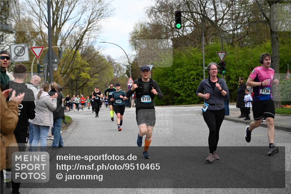 12.04.2026 - 45. Internationalen Wilhelmsburger Insellauf J. Mangold http://msf.ph/oto/9510465 12.04.2026 13:00:34 Ziel 4410, 3378, 5012, 2303, 4997, 4397, 5854, 5737, 5412, 4826, 3136, 4098, 4468, 2964, 5311, 4707, 4696, 5777, 3166, 4702, 4407, 4827, 4622, 5799, 4537, 4538, 4830, 4354, 4772, 4355, 5106, 4332, 5765, 4944, 4546 meine-sportfotos.de