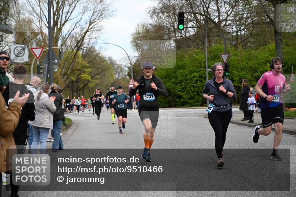 12.04.2026 - 45. Internationalen Wilhelmsburger Insellauf J. Mangold http://msf.ph/oto/9510466 12.04.2026 13:00:34 Ziel 4410, 3378, 5012, 2303, 4997, 4397, 5854, 5737, 5412, 4826, 3136, 4098, 4468, 2964, 5311, 4707, 4696, 5777, 3166, 4702, 4407, 4827, 4622, 5799, 4537, 4538, 4830, 4354, 4772, 4355, 5106, 4332, 5765, 4944, 4546 meine-sportfotos.de