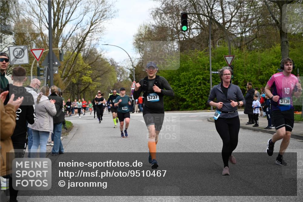 12.04.2026 - 45. Internationalen Wilhelmsburger Insellauf J. Mangold http://msf.ph/oto/9510467 12.04.2026 13:00:34 Ziel 4410, 3378, 5012, 2303, 4997, 4397, 5854, 5737, 5412, 4826, 3136, 4098, 4468, 2964, 5311, 4707, 4696, 5777, 3166, 4702, 4407, 4827, 4622, 5799, 4537, 4538, 4830, 4354, 4772, 4355, 5106, 4332, 5765, 4944, 4546 meine-sportfotos.de