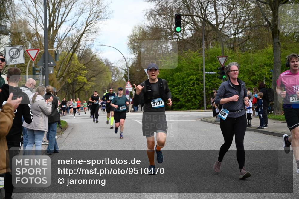 12.04.2026 - 45. Internationalen Wilhelmsburger Insellauf J. Mangold http://msf.ph/oto/9510470 12.04.2026 13:00:35 Ziel 4410, 3378, 5012, 2303, 4997, 4397, 5854, 5737, 5412, 4826, 3136, 4098, 4468, 2964, 5311, 4707, 4696, 5777, 3166, 4702, 4407, 4827, 4622, 5799, 4537, 4538, 4830, 4354, 4772, 4355, 5106, 4332, 5765, 4944, 4546, 5485 meine-sportfotos.de