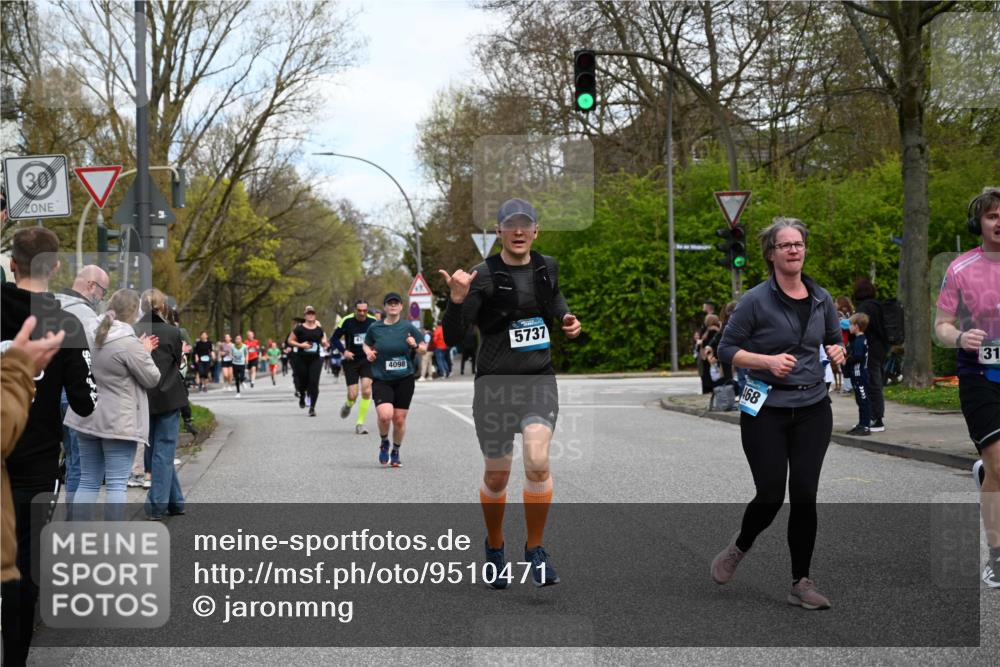 12.04.2026 - 45. Internationalen Wilhelmsburger Insellauf J. Mangold http://msf.ph/oto/9510471 12.04.2026 13:00:35 Ziel 4410, 3378, 5012, 2303, 4997, 4397, 5854, 5737, 5412, 4826, 3136, 4098, 4468, 2964, 5311, 4707, 4696, 5777, 3166, 4702, 4407, 4827, 4622, 5799, 4537, 4538, 4830, 4354, 4772, 4355, 5106, 4332, 5765, 4944, 4546, 5485 meine-sportfotos.de