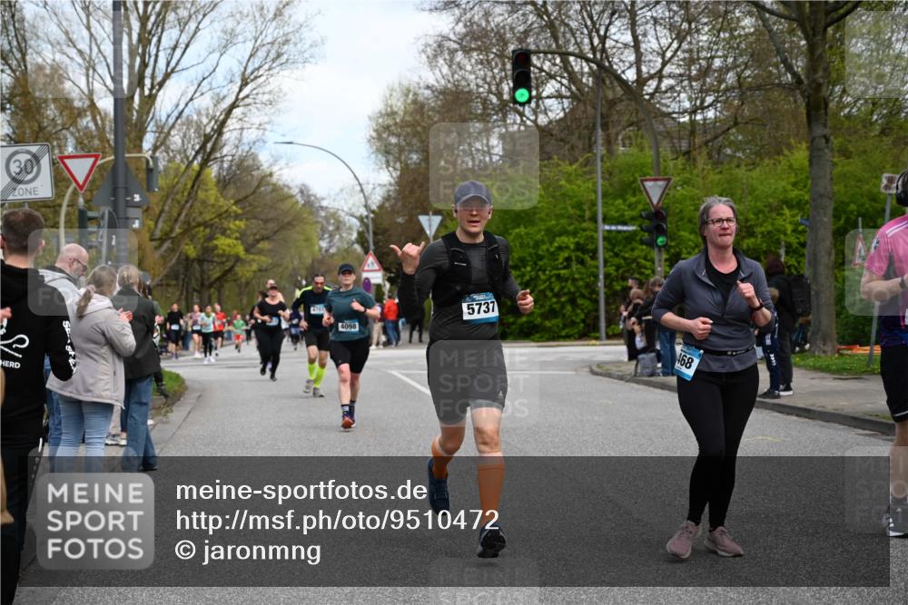 12.04.2026 - 45. Internationalen Wilhelmsburger Insellauf J. Mangold http://msf.ph/oto/9510472 12.04.2026 13:00:35 Ziel 4410, 3378, 5012, 2303, 4997, 4397, 5854, 5737, 5412, 4826, 3136, 4098, 4468, 2964, 5311, 4707, 4696, 5777, 3166, 4702, 4407, 4827, 4622, 5799, 4537, 4538, 4830, 4354, 4772, 4355, 5106, 4332, 5765, 4944, 4546, 5485 meine-sportfotos.de