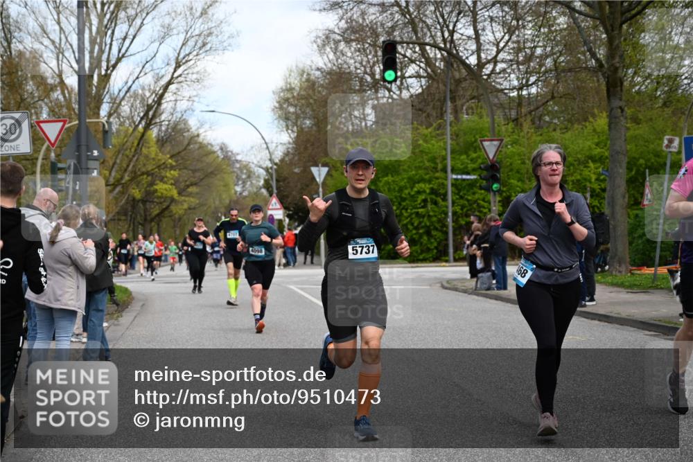 12.04.2026 - 45. Internationalen Wilhelmsburger Insellauf J. Mangold http://msf.ph/oto/9510473 12.04.2026 13:00:35 Ziel 4410, 3378, 5012, 2303, 4997, 4397, 5854, 5737, 5412, 4826, 3136, 4098, 4468, 2964, 5311, 4707, 4696, 5777, 3166, 4702, 4407, 4827, 4622, 5799, 4537, 4538, 4830, 4354, 4772, 4355, 5106, 4332, 5765, 4944, 4546, 5485 meine-sportfotos.de