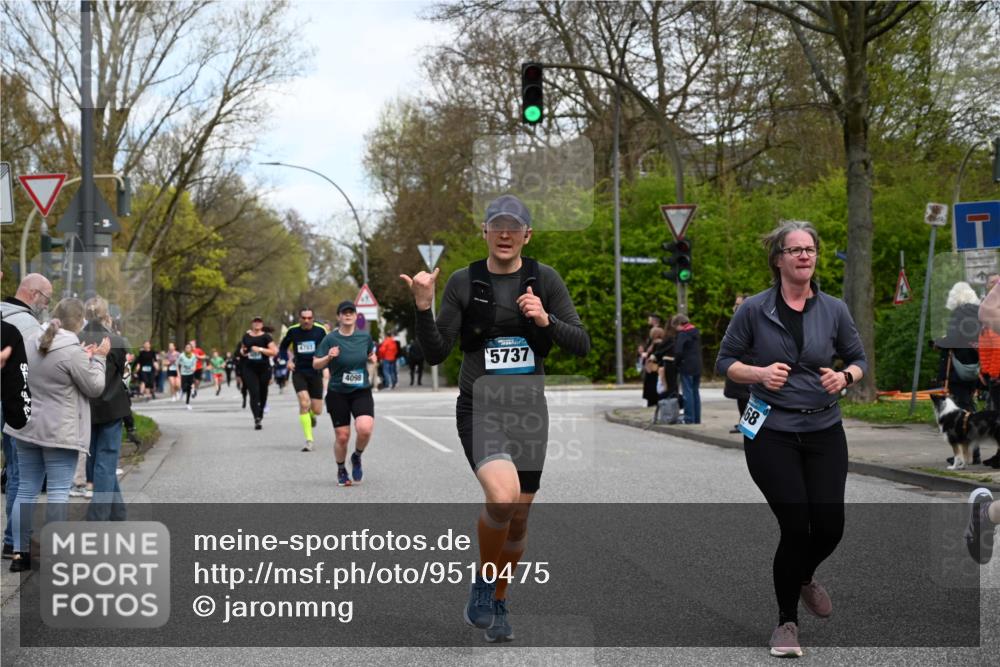 12.04.2026 - 45. Internationalen Wilhelmsburger Insellauf J. Mangold http://msf.ph/oto/9510475 12.04.2026 13:00:35 Ziel 4410, 3378, 5012, 2303, 4997, 4397, 5854, 5737, 5412, 4826, 3136, 4098, 4468, 2964, 5311, 4707, 4696, 5777, 3166, 4702, 4407, 4827, 4622, 5799, 4537, 4538, 4830, 4354, 4772, 4355, 5106, 4332, 5765, 4944, 4546, 5485 meine-sportfotos.de