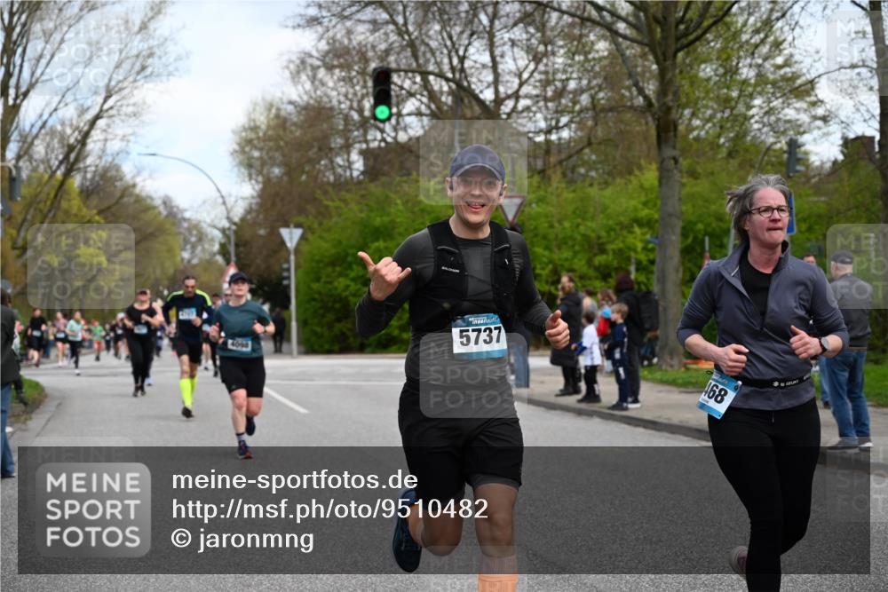 12.04.2026 - 45. Internationalen Wilhelmsburger Insellauf J. Mangold http://msf.ph/oto/9510482 12.04.2026 13:00:36 Ziel 3378, 5012, 2303, 4997, 4397, 5854, 5737, 5412, 4826, 3136, 4098, 4468, 2964, 4468, 2964, 5311, 4707, 4696, 5777, 3166, 4702, 4407, 4827, 4622, 5799, 4537, 4538, 4830, 4354, 4772, 4355, 5106, 4332, 5765, 4944, 4546, 5485, 4625, 4637, 3436 meine-sportfotos.de