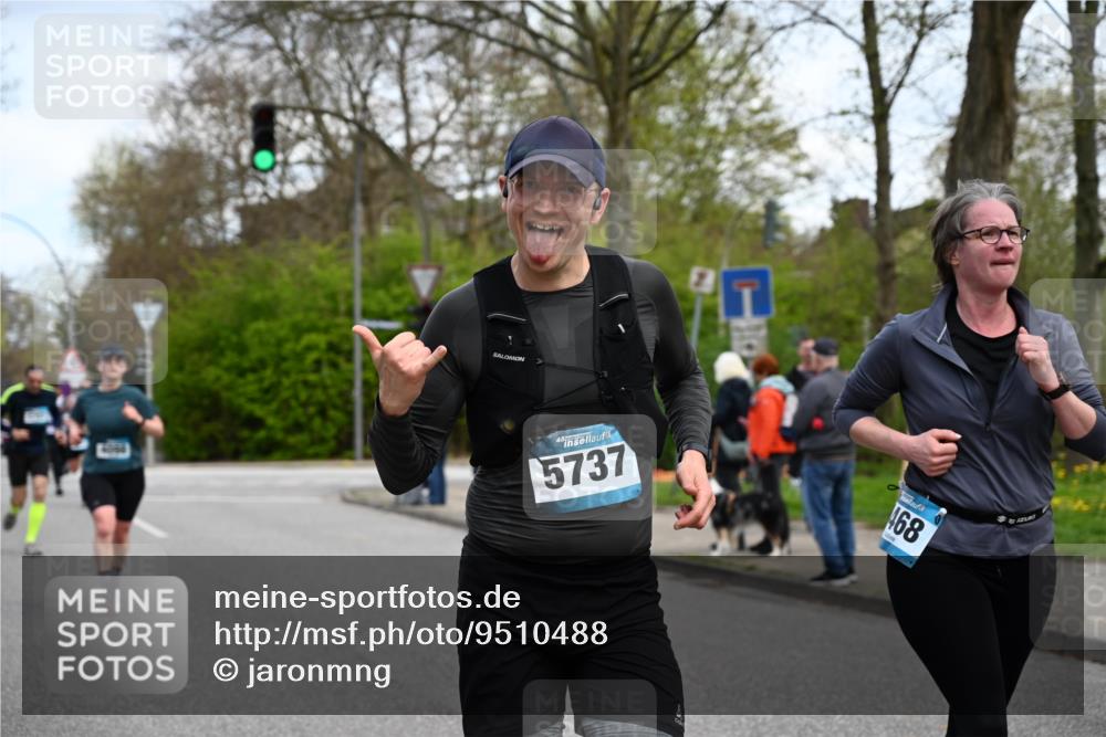 12.04.2026 - 45. Internationalen Wilhelmsburger Insellauf J. Mangold http://msf.ph/oto/9510488 12.04.2026 13:00:36 Ziel 3378, 5012, 2303, 4997, 4397, 5854, 5737, 5412, 4826, 3136, 4098, 4468, 2964, 4468, 2964, 5311, 4707, 4696, 5777, 3166, 4702, 4407, 4827, 4622, 5799, 4537, 4538, 4830, 4354, 4772, 4355, 5106, 4332, 5765, 4944, 4546, 5485, 4625, 4637, 3436 meine-sportfotos.de