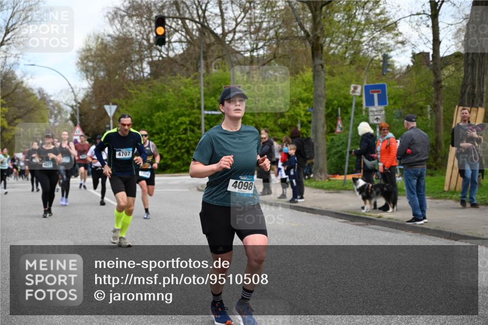 12.04.2026 - 45. Internationalen Wilhelmsburger Insellauf J. Mangold http://msf.ph/oto/9510508 12.04.2026 13:00:38 Ziel 3378, 5012, 2303, 4997, 4397, 5854, 5737, 5412, 4826, 3136, 4098, 4468, 2964, 5311, 4707, 4707, 4696, 5777, 3166, 4702, 4407, 4827, 4622, 5799, 4537, 4538, 4830, 4354, 4772, 4355, 5106, 4332, 5765, 4944, 4546, 5485, 4625, 4637, 3436, 3437, 2578, 4937 meine-sportfotos.de