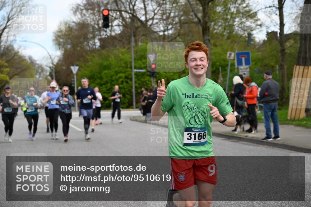12.04.2026 - 45. Internationalen Wilhelmsburger Insellauf J. Mangold http://msf.ph/oto/9510619 12.04.2026 13:00:53 Ziel 5737, 5412, 4826, 3136, 4098, 4468, 2964, 5311, 4707, 4696, 5777, 3166, 4702, 4407, 4827, 4622, 5799, 4537, 4538, 4830, 4354, 4772, 4355, 5106, 4332, 5765, 4944, 4546, 5485, 4625, 4637, 3436, 3437, 2578, 4937, 5135, 5186, 4765, 5167, 4869, 5636, 3954, 5182, 4778, 5692, 4644, 4925, 5351, 5140, 4965, 3154, 4754, 4890, 4888, 4889, 5349, 3726 meine-sportfotos.de