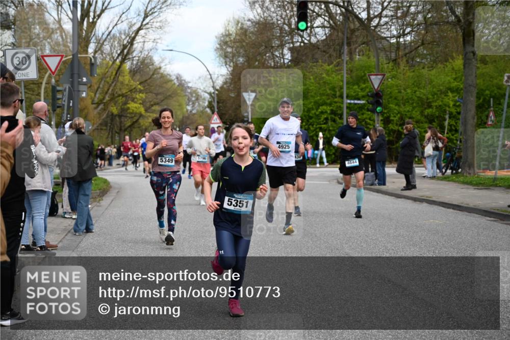 12.04.2026 - 45. Internationalen Wilhelmsburger Insellauf J. Mangold http://msf.ph/oto/9510773 12.04.2026 13:01:18 Ziel 4830, 4354, 4772, 4355, 5106, 4332, 5765, 4944, 4546, 5485, 4625, 4637, 3436, 3437, 2578, 4937, 5135, 5186, 4765, 5167, 4869, 5636, 3954, 5182, 4778, 5692, 4644, 4925, 5351, 5140, 4965, 3154, 4754, 4890, 4888, 4889, 5349, 3726, 5679, 5679, 5472, 5807, 5782, 4666, 5781, 5796, 2675, 2736, 3995, 5188, 5852, 3626, 5409, 5059, 2083 meine-sportfotos.de