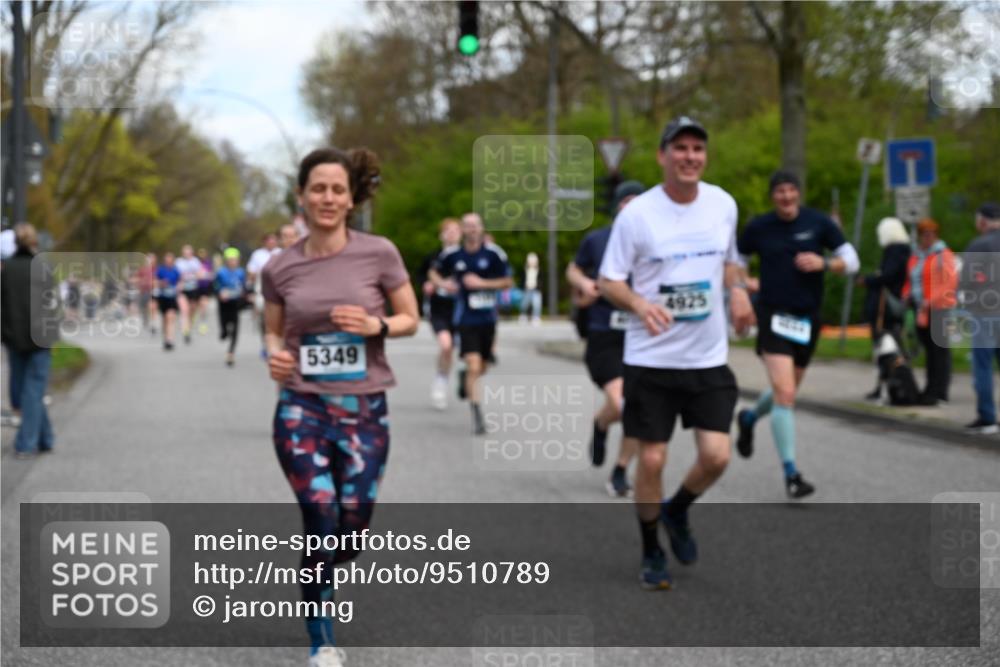 12.04.2026 - 45. Internationalen Wilhelmsburger Insellauf J. Mangold http://msf.ph/oto/9510789 12.04.2026 13:01:19 Ziel 4830, 4354, 4772, 4355, 5106, 4332, 5765, 4944, 4546, 5485, 4625, 4637, 3436, 3437, 2578, 4937, 5135, 5186, 4765, 5167, 4869, 5636, 3954, 5182, 4778, 5692, 4644, 4925, 5351, 5140, 4965, 3154, 4754, 4890, 4888, 4889, 5349, 3726, 5679, 5472, 5472, 5807, 5782, 4666, 5781, 5796, 2675, 2736, 3995, 5188, 5852, 3626, 5409, 5059, 2083 meine-sportfotos.de