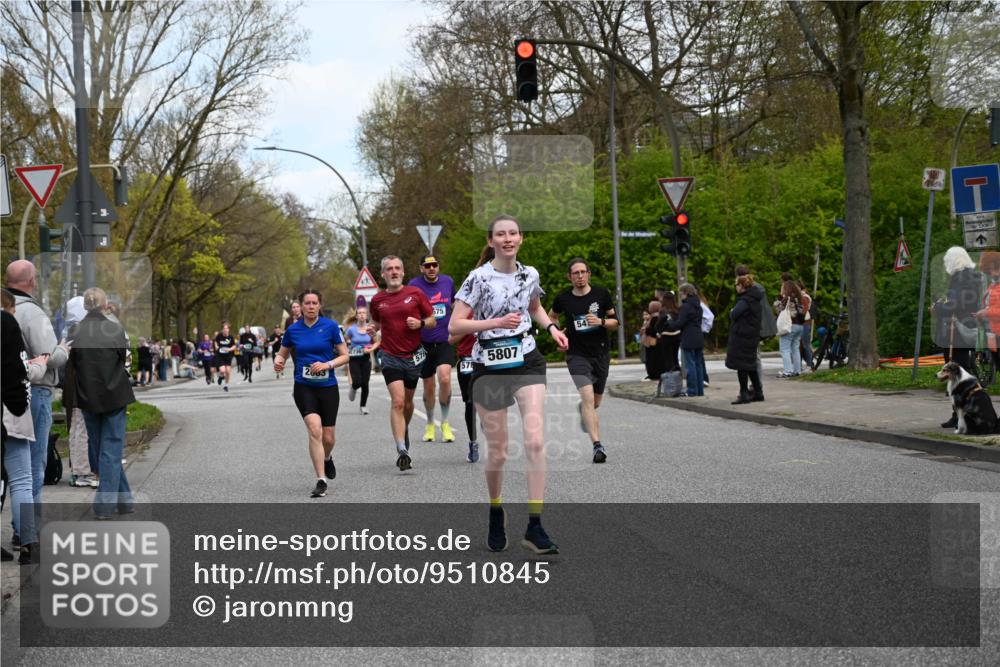 12.04.2026 - 45. Internationalen Wilhelmsburger Insellauf J. Mangold http://msf.ph/oto/9510845 12.04.2026 13:01:27 Ziel 5135, 5186, 4765, 5167, 4869, 5636, 3954, 5182, 4778, 5692, 4644, 4925, 5351, 5140, 4965, 3154, 4754, 4890, 4888, 4889, 5349, 3726, 5679, 5472, 5807, 5782, 4666, 5781, 5796, 2675, 2736, 3995, 5188, 5852, 3626, 5409, 5059, 3626, 5409, 5059, 2083, 5176, 4423, 2185, 5100 meine-sportfotos.de