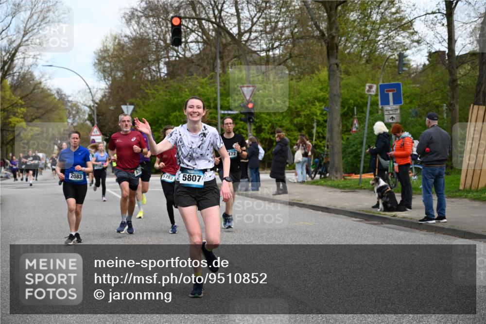 12.04.2026 - 45. Internationalen Wilhelmsburger Insellauf J. Mangold http://msf.ph/oto/9510852 12.04.2026 13:01:28 Ziel 5135, 5186, 4765, 5167, 4869, 5636, 3954, 5182, 4778, 5692, 4644, 4925, 5351, 5140, 4965, 3154, 4754, 4890, 4888, 4889, 5349, 3726, 5679, 5472, 5807, 5782, 4666, 5781, 5796, 2675, 2736, 2736, 3995, 5188, 5852, 3626, 5409, 5059, 2083, 5176, 4423, 2185, 5100 meine-sportfotos.de