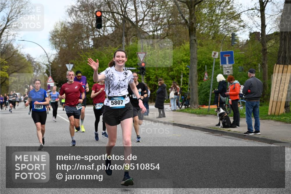 12.04.2026 - 45. Internationalen Wilhelmsburger Insellauf J. Mangold http://msf.ph/oto/9510854 12.04.2026 13:01:28 Ziel 5135, 5186, 4765, 5167, 4869, 5636, 3954, 5182, 4778, 5692, 4644, 4925, 5351, 5140, 4965, 3154, 4754, 4890, 4888, 4889, 5349, 3726, 5679, 5472, 5807, 5782, 4666, 5781, 5796, 2675, 2736, 2736, 3995, 5188, 5852, 3626, 5409, 5059, 2083, 5176, 4423, 2185, 5100 meine-sportfotos.de