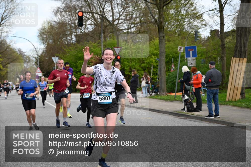 12.04.2026 - 45. Internationalen Wilhelmsburger Insellauf J. Mangold http://msf.ph/oto/9510856 12.04.2026 13:01:28 Ziel 5135, 5186, 4765, 5167, 4869, 5636, 3954, 5182, 4778, 5692, 4644, 4925, 5351, 5140, 4965, 3154, 4754, 4890, 4888, 4889, 5349, 3726, 5679, 5472, 5807, 5782, 4666, 5781, 5796, 2675, 2736, 2736, 3995, 5188, 5852, 3626, 5409, 5059, 2083, 5176, 4423, 2185, 5100 meine-sportfotos.de