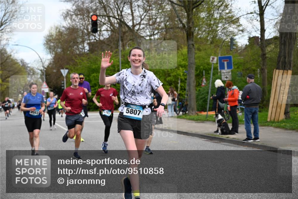 12.04.2026 - 45. Internationalen Wilhelmsburger Insellauf J. Mangold http://msf.ph/oto/9510858 12.04.2026 13:01:28 Ziel 5135, 5186, 4765, 5167, 4869, 5636, 3954, 5182, 4778, 5692, 4644, 4925, 5351, 5140, 4965, 3154, 4754, 4890, 4888, 4889, 5349, 3726, 5679, 5472, 5807, 5782, 4666, 5781, 5796, 2675, 2736, 2736, 3995, 5188, 5852, 3626, 5409, 5059, 2083, 5176, 4423, 2185, 5100 meine-sportfotos.de