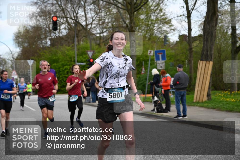 12.04.2026 - 45. Internationalen Wilhelmsburger Insellauf J. Mangold http://msf.ph/oto/9510862 12.04.2026 13:01:28 Ziel 5135, 5186, 4765, 5167, 4869, 5636, 3954, 5182, 4778, 5692, 4644, 4925, 5351, 5140, 4965, 3154, 4754, 4890, 4888, 4889, 5349, 3726, 5679, 5472, 5807, 5782, 4666, 5781, 5796, 2675, 2736, 2736, 3995, 5188, 5852, 3626, 5409, 5059, 2083, 5176, 4423, 2185, 5100 meine-sportfotos.de
