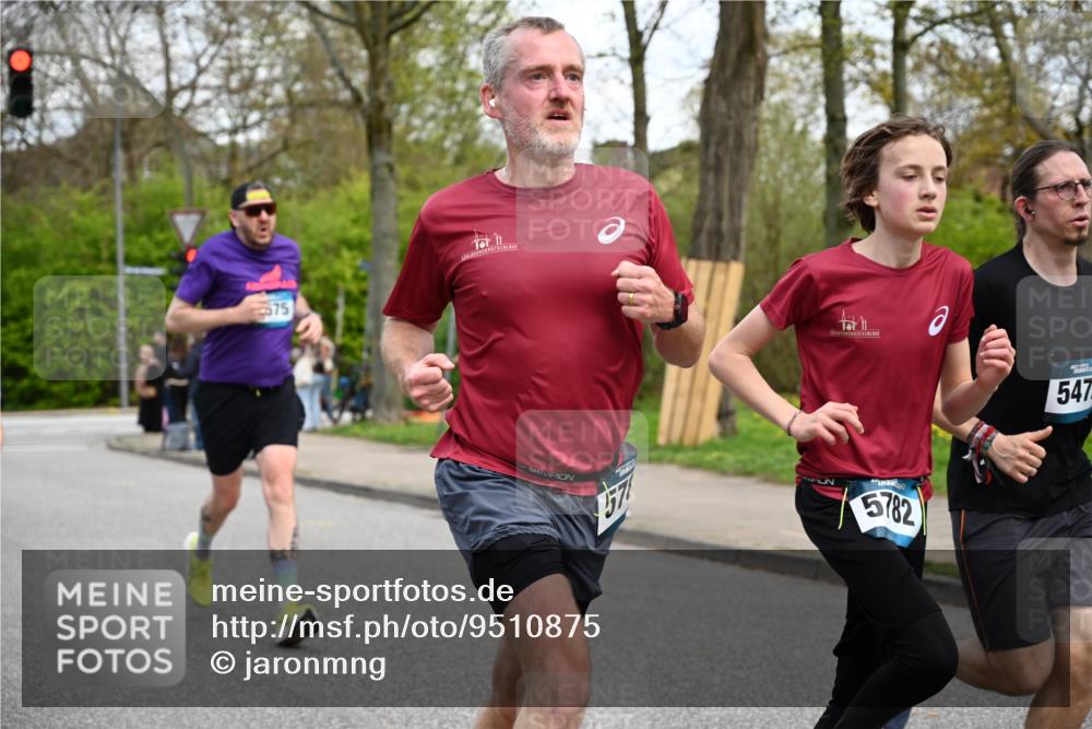 12.04.2026 - 45. Internationalen Wilhelmsburger Insellauf J. Mangold http://msf.ph/oto/9510875 12.04.2026 13:01:30 Ziel 5167, 4869, 5636, 3954, 5182, 4778, 5692, 4644, 4925, 5351, 5140, 4965, 3154, 4754, 4890, 4888, 4889, 5349, 3726, 5679, 5472, 5807, 5782, 4666, 5781, 5796, 2675, 2736, 3995, 5188, 5852, 3626, 5409, 5059, 2083, 2083, 5176, 4423, 2185, 5100, 4422 meine-sportfotos.de
