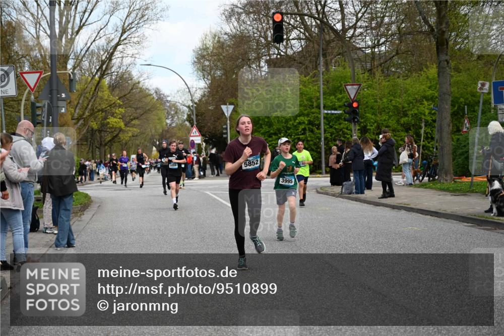 12.04.2026 - 45. Internationalen Wilhelmsburger Insellauf J. Mangold http://msf.ph/oto/9510899 12.04.2026 13:01:34 Ziel 4778, 5692, 4644, 4925, 5351, 5140, 4965, 3154, 4754, 4890, 4888, 4889, 5349, 3726, 5679, 5472, 5807, 5782, 4666, 5781, 5796, 2675, 2736, 3995, 3995, 5188, 5852, 3626, 5409, 5059, 2083, 5176, 4423, 2185, 5100, 4422, 2733, 4433, 2738 meine-sportfotos.de