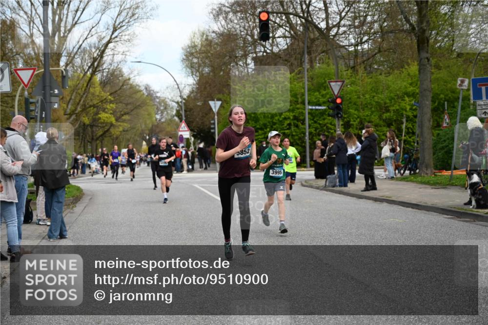 12.04.2026 - 45. Internationalen Wilhelmsburger Insellauf J. Mangold http://msf.ph/oto/9510900 12.04.2026 13:01:34 Ziel 4778, 5692, 4644, 4925, 5351, 5140, 4965, 3154, 4754, 4890, 4888, 4889, 5349, 3726, 5679, 5472, 5807, 5782, 4666, 5781, 5796, 2675, 2736, 3995, 3995, 5188, 5852, 3626, 5409, 5059, 2083, 5176, 4423, 2185, 5100, 4422, 2733, 4433, 2738 meine-sportfotos.de