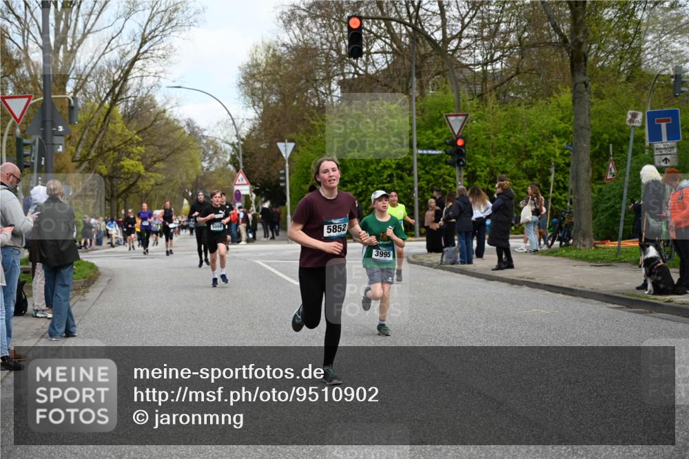 12.04.2026 - 45. Internationalen Wilhelmsburger Insellauf J. Mangold http://msf.ph/oto/9510902 12.04.2026 13:01:35 Ziel 5692, 4644, 4925, 5351, 5140, 4965, 3154, 4754, 4890, 4888, 4889, 5349, 3726, 5679, 5472, 5807, 5782, 4666, 5781, 5796, 2675, 2736, 3995, 5188, 5852, 3626, 5409, 5059, 2083, 5176, 4423, 4423, 2185, 5100, 4422, 2733, 4433, 2738, 3129 meine-sportfotos.de