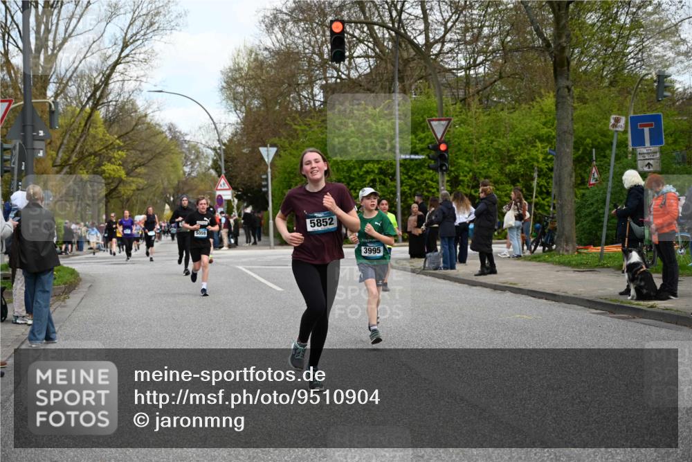 12.04.2026 - 45. Internationalen Wilhelmsburger Insellauf J. Mangold http://msf.ph/oto/9510904 12.04.2026 13:01:35 Ziel 5692, 4644, 4925, 5351, 5140, 4965, 3154, 4754, 4890, 4888, 4889, 5349, 3726, 5679, 5472, 5807, 5782, 4666, 5781, 5796, 2675, 2736, 3995, 5188, 5852, 3626, 5409, 5059, 2083, 5176, 4423, 4423, 2185, 5100, 4422, 2733, 4433, 2738, 3129 meine-sportfotos.de