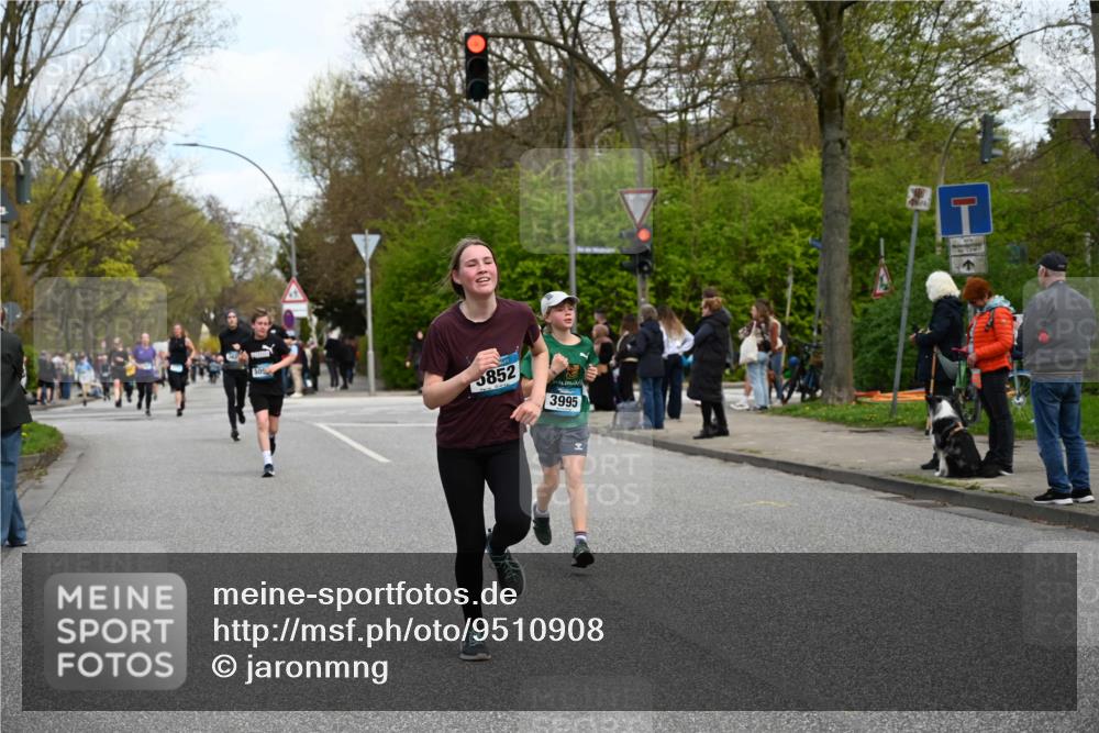 12.04.2026 - 45. Internationalen Wilhelmsburger Insellauf J. Mangold http://msf.ph/oto/9510908 12.04.2026 13:01:35 Ziel 5692, 4644, 4925, 5351, 5140, 4965, 3154, 4754, 4890, 4888, 4889, 5349, 3726, 5679, 5472, 5807, 5782, 4666, 5781, 5796, 2675, 2736, 3995, 5188, 5852, 3626, 5409, 5059, 2083, 5176, 4423, 4423, 2185, 5100, 4422, 2733, 4433, 2738, 3129 meine-sportfotos.de