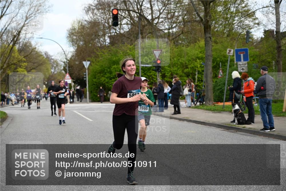 12.04.2026 - 45. Internationalen Wilhelmsburger Insellauf J. Mangold http://msf.ph/oto/9510911 12.04.2026 13:01:35 Ziel 5692, 4644, 4925, 5351, 5140, 4965, 3154, 4754, 4890, 4888, 4889, 5349, 3726, 5679, 5472, 5807, 5782, 4666, 5781, 5796, 2675, 2736, 3995, 5188, 5852, 3626, 5409, 5059, 2083, 5176, 4423, 4423, 2185, 5100, 4422, 2733, 4433, 2738, 3129 meine-sportfotos.de