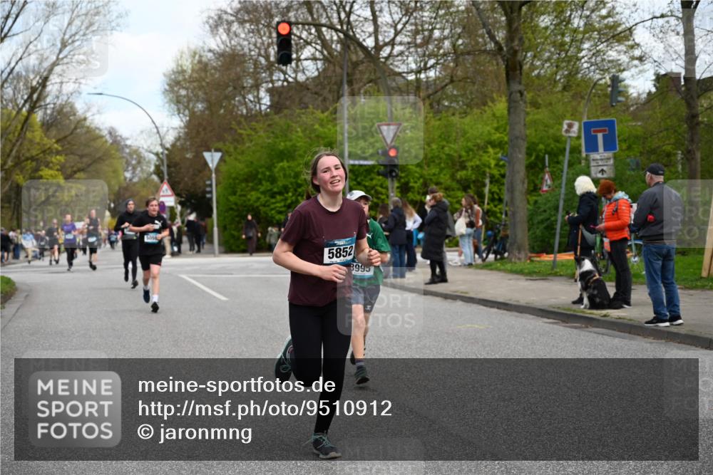 12.04.2026 - 45. Internationalen Wilhelmsburger Insellauf J. Mangold http://msf.ph/oto/9510912 12.04.2026 13:01:35 Ziel 5692, 4644, 4925, 5351, 5140, 4965, 3154, 4754, 4890, 4888, 4889, 5349, 3726, 5679, 5472, 5807, 5782, 4666, 5781, 5796, 2675, 2736, 3995, 5188, 5852, 3626, 5409, 5059, 2083, 5176, 4423, 4423, 2185, 5100, 4422, 2733, 4433, 2738, 3129 meine-sportfotos.de