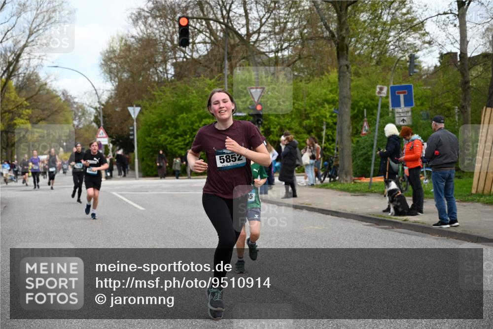 12.04.2026 - 45. Internationalen Wilhelmsburger Insellauf J. Mangold http://msf.ph/oto/9510914 12.04.2026 13:01:36 Ziel 4925, 5351, 5140, 4965, 3154, 4754, 4890, 4888, 4889, 5349, 3726, 5679, 5472, 5807, 5782, 4666, 5781, 5796, 2675, 2736, 3995, 5188, 5852, 3626, 5409, 5059, 2083, 5176, 4423, 2185, 5100, 4422, 2733, 4433, 2738, 3129, 3616 meine-sportfotos.de