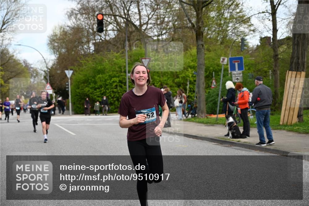 12.04.2026 - 45. Internationalen Wilhelmsburger Insellauf J. Mangold http://msf.ph/oto/9510917 12.04.2026 13:01:36 Ziel 4925, 5351, 5140, 4965, 3154, 4754, 4890, 4888, 4889, 5349, 3726, 5679, 5472, 5807, 5782, 4666, 5781, 5796, 2675, 2736, 3995, 5188, 5852, 3626, 5409, 5059, 2083, 5176, 4423, 2185, 5100, 4422, 2733, 4433, 2738, 3129, 3616 meine-sportfotos.de