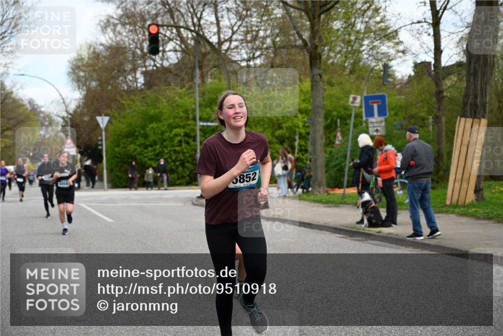 12.04.2026 - 45. Internationalen Wilhelmsburger Insellauf J. Mangold http://msf.ph/oto/9510918 12.04.2026 13:01:36 Ziel 4925, 5351, 5140, 4965, 3154, 4754, 4890, 4888, 4889, 5349, 3726, 5679, 5472, 5807, 5782, 4666, 5781, 5796, 2675, 2736, 3995, 5188, 5852, 3626, 5409, 5059, 2083, 5176, 4423, 2185, 5100, 4422, 2733, 4433, 2738, 3129, 3616 meine-sportfotos.de