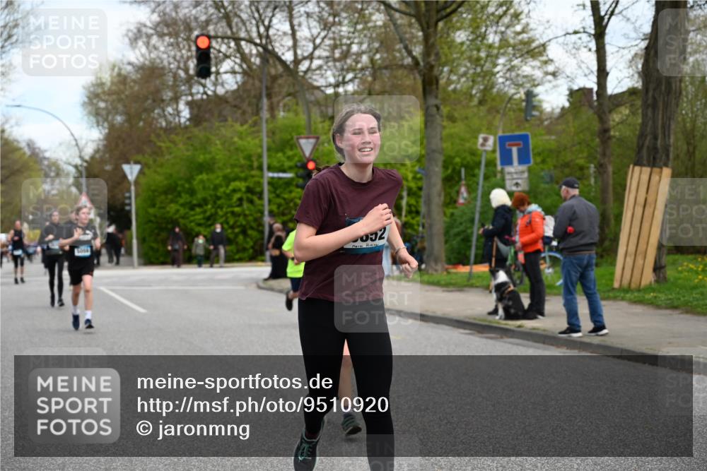 12.04.2026 - 45. Internationalen Wilhelmsburger Insellauf J. Mangold http://msf.ph/oto/9510920 12.04.2026 13:01:36 Ziel 4925, 5351, 5140, 4965, 3154, 4754, 4890, 4888, 4889, 5349, 3726, 5679, 5472, 5807, 5782, 4666, 5781, 5796, 2675, 2736, 3995, 5188, 5852, 3626, 5409, 5059, 2083, 5176, 4423, 2185, 5100, 4422, 2733, 4433, 2738, 3129, 3616 meine-sportfotos.de